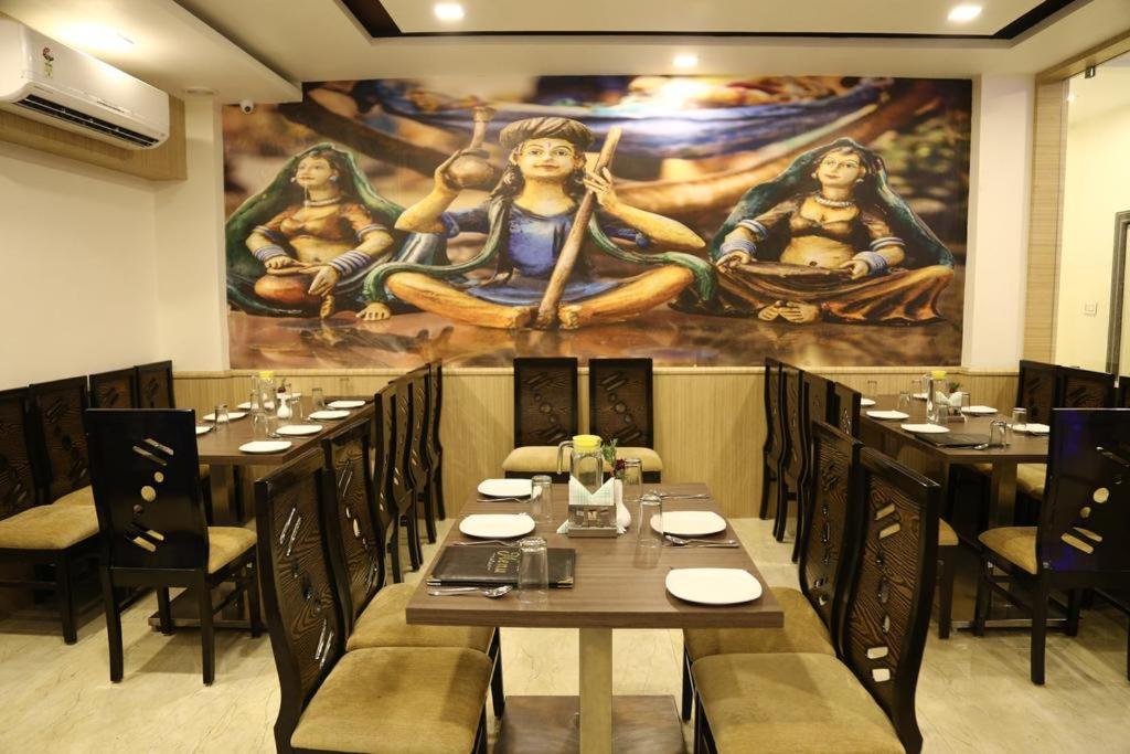 Kingsway Hotel And Restaurant Ajmer Dargah 350 Meter Buitenkant foto